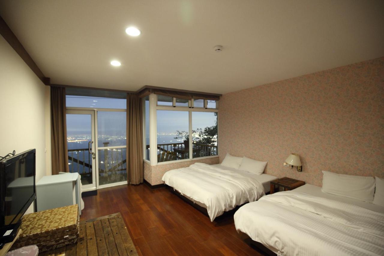 Sky Lounge B&B Zhushan Exterior photo